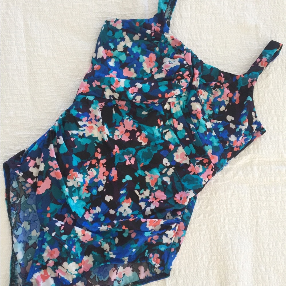 🎉🎉SOLD🎉🎉LANDS’END ONE PIECE SWIMSUIT 12DD